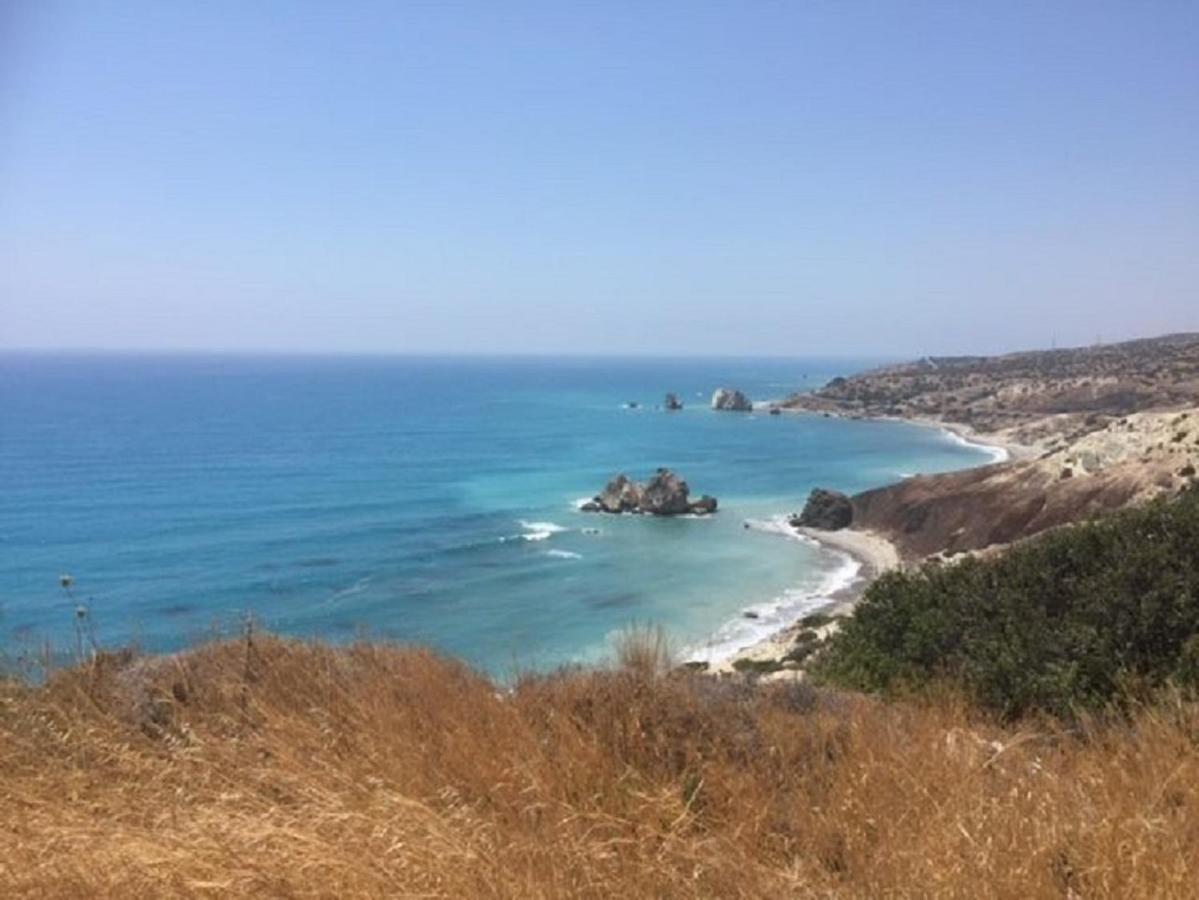 Modern villa, 4 bedrooms, private pool, close to Coral bay strip Peyia Esterno foto