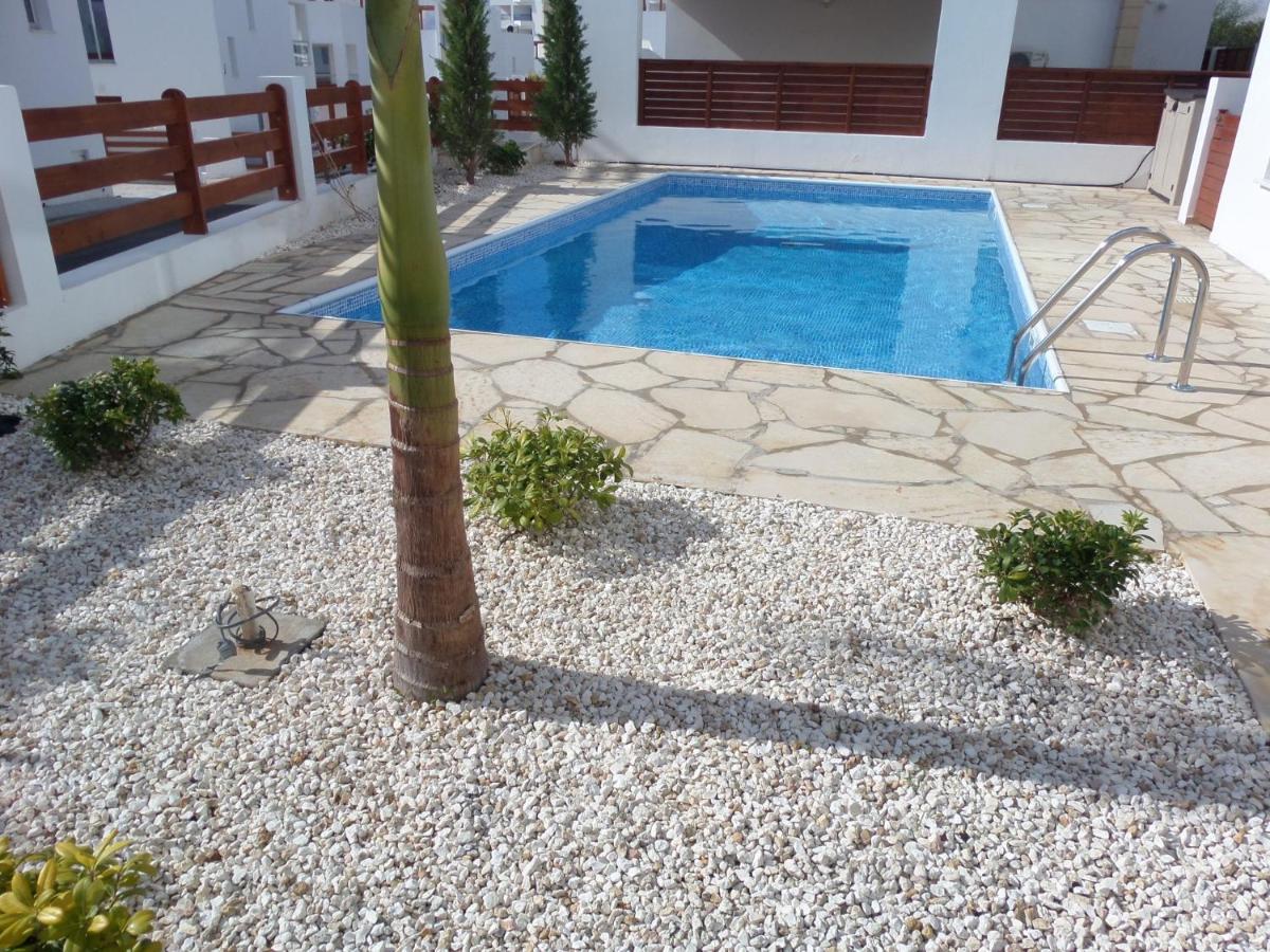 Modern villa, 4 bedrooms, private pool, close to Coral bay strip Peyia Esterno foto