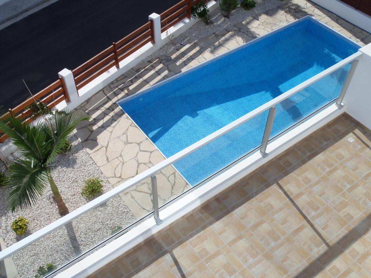 Modern villa, 4 bedrooms, private pool, close to Coral bay strip Peyia Esterno foto