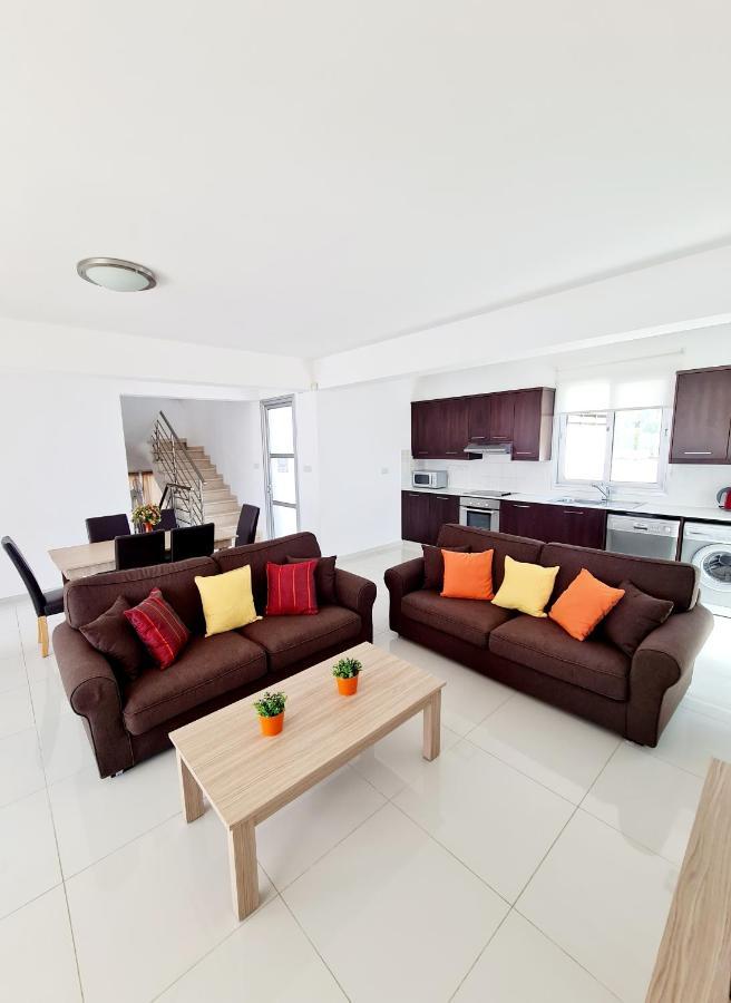 Modern villa, 4 bedrooms, private pool, close to Coral bay strip Peyia Esterno foto