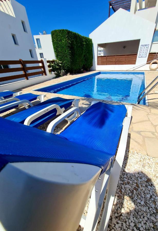 Modern villa, 4 bedrooms, private pool, close to Coral bay strip Peyia Esterno foto
